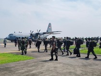 200 Personel TNI dari Jatim Diberangkatkan ke Sumatera