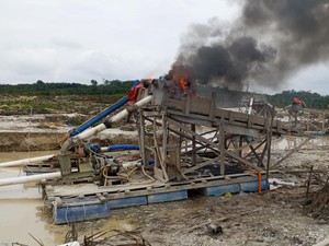 Polda Riau Bongkar PETI dan Musnahkan Ribuan Rakit Selama 2025-2026