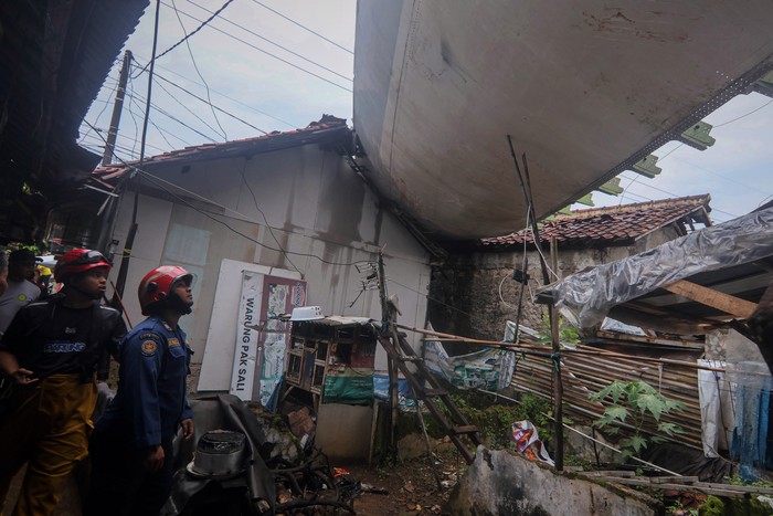 55 Rumah Rusak Imbas Puting Beliung di Bogor, Termasuk Tertimpa Sayap Pesawat