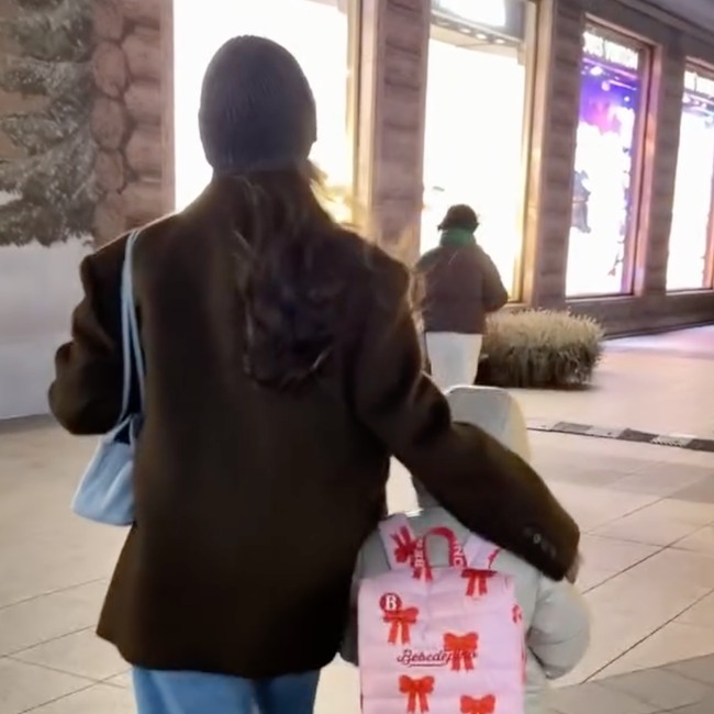 8 Foto Raisa Liburan Akhir Tahun Berdua Zalina ke Korea Usai Resmi Bercerai