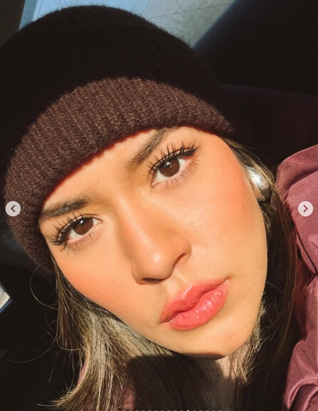 Selalu tampil cantik seperti biasanya, Raisa memamerkan foto selfie wajahnya saat liburan. Dengan riasan tipis yang natural membuat wajahnya terlihat semakin fresh. Foto: Instagram/@raisa6690