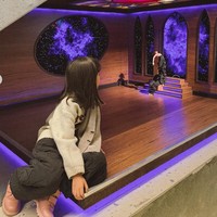 Difoto dari samping, tak sedikit yang penasaran dengan wajah Zalina. Slide 5, liat Zawi gtu doang gemesh huhu, kapan ya bisa liat muka Zawi secara resmi di akun mama Yaya, tulis salah satu komentar. Foto: Instagram/@raisa6690