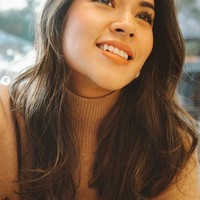 Tak sedikit juga yang memuji kecantikan Raisa, menyebut penyanyi 35 tahun itu justru kini terlihat semakin cantik. Ternyata tanpamuuu kumakinnn “cantik”, tulis salah satu komentar. Kak Yaya cantiknya kelewatan banget, komentar lain. Foto: Instagram/@raisa6690