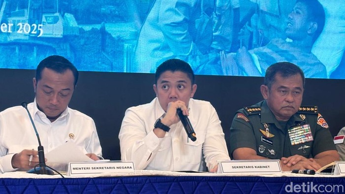 Seskab Ungkap Penanganan Bencana Sumatera: Jalan Nasional-Jembatan Terhubung