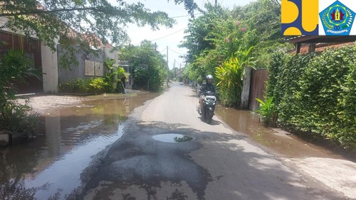 Situasi Jalan Bumi Ayu, Sanur, Denpasar, yang mulai surut selepas tergenang air akibat hujan deras, Senin (29/12/2025). (Dok. Dinas PUPR Denpasar)