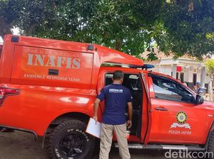 Tim INAFIS Polda Jatim Olah TKP Sekeluarga Ditemukan Tewas di Situbondo