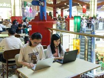 Work From Mall Jadi Pilihan Warga Selama Penerapan WFA Akhir Tahun