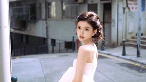 Potret Zhang Ruonan yang Diduga Diet Ekstrem, Muat Pakai Baju Anak-anak