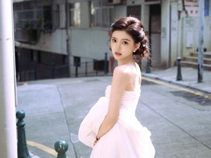 Potret Zhang Ruonan yang Diduga Diet Ekstrem, Muat Pakai Baju Anak-anak