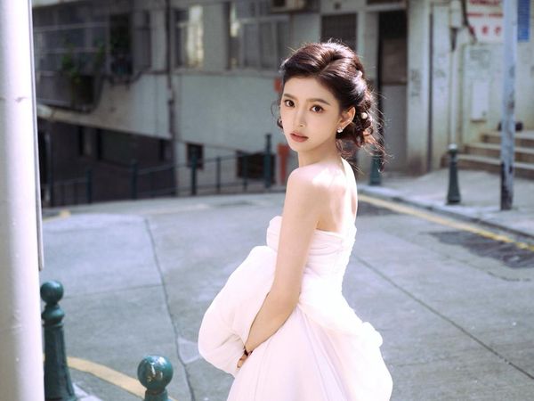 Potret Zhang Ruonan yang Diduga Diet Ekstrem, Muat Pakai Baju Anak-anak