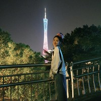 Rumor tersebut diperparah ketika aktris My Boss itu tiba-tiba menangis saat live streaming. Ia mengaku berharap punya waktu istirahat demi menghindari kecemasan dan tekanan emosional yang terus-menerus. Beberapa netizen berspekulasi ia mengalami tekanan psikologis seperti aktris Zhao Lusi. Foto: Weibo