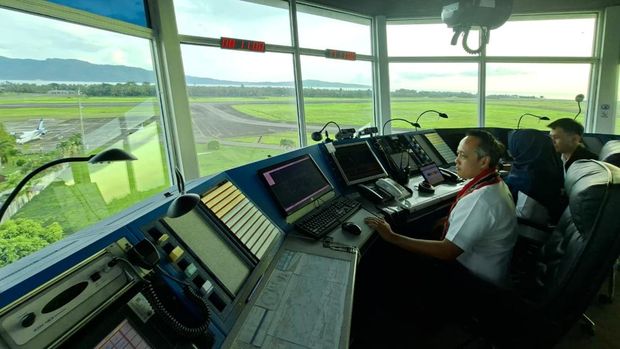 Airnav Indonesia memastikan kesiapan penuh layanan navigasi penerbangan di wilayah timur Indonesia, melalui cabang Ambon, dalam rangka mendukung kelancaran dan keselamatan masa angkutan Natal 2025 dan Tahun Baru 2026.