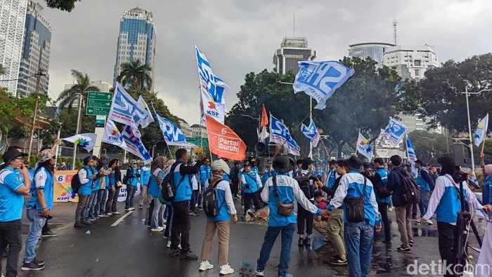 Buruh Demo Lagi di Jakarta, Ancam Tak Berhenti Sampai Tuntutan Dipenuhi