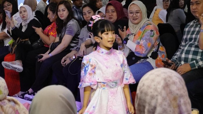 Cerita Annisa Dalimunthe Bawakan Lagu Baru di Acara Fashion