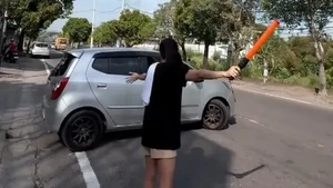 Dari urus parkir sampai arahkan kendaraan, Bella Bonita all out demi keselamatan. Foto: Instagram Bella Bonita