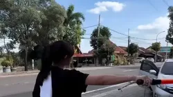 Rumah Denny Caknan Jadi Pusat COD, Bella Bonita Jadi Kang Parkir