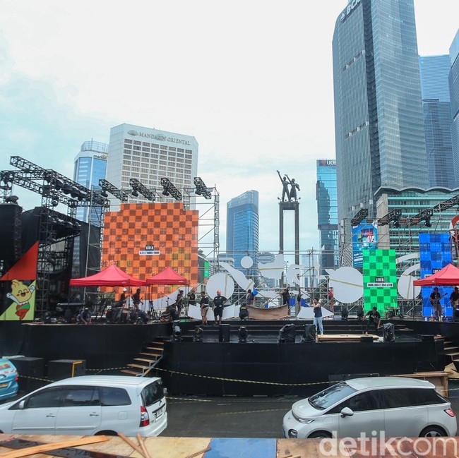 Bundaran HI Siap Sambut Tahun Baru, Panggung Utama Disiapkan