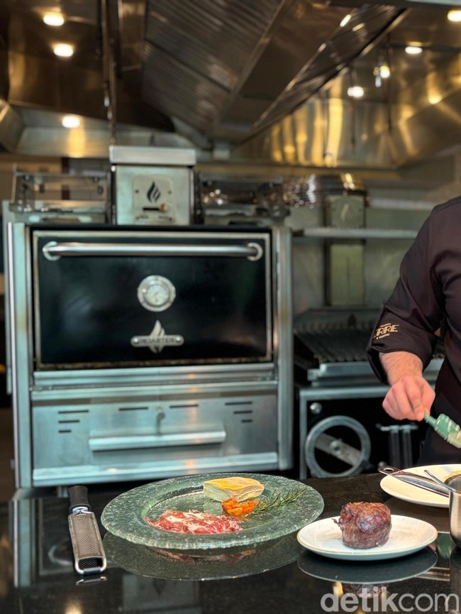 Chef Spanyol Bawa Hidangan Grill Eropa ke Jakarta, Ini Menu Andalannya!