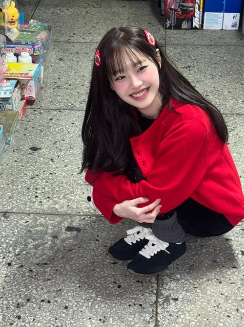 Penyanyi Korea Selatan Chuu.