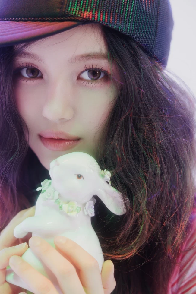 Sejumlah netizen Korea menduga Danielle mungkin akan bergabung dengan THEBLACKLABEL setelah kontraknya diputus. Mengingat kedekatannya dengan Park Bo Gum dan Sean, mereka tergabung dalam komunitas lari yang sama. Foto: dok. ADOR