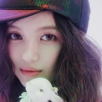 Sejumlah netizen Korea menduga Danielle mungkin akan bergabung dengan THEBLACKLABEL setelah kontraknya diputus. Mengingat kedekatannya dengan Park Bo Gum dan Sean, mereka tergabung dalam komunitas lari yang sama. Foto: dok. ADOR