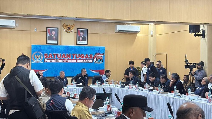 Rapat di Aceh Tanpa Sapaan Yang Terhormat