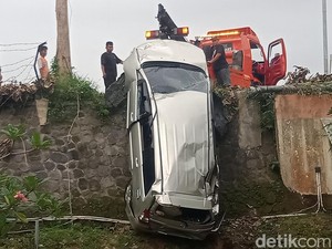 Mobil Wisatawan Nyemplung Jurang di Klaten, Polisi: Driver Main Google Maps