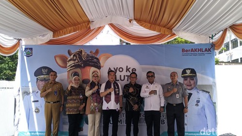Gubernur NTB Lalu Muhamad Iqbal meresmikan gedung PLUT KUKM di Mataram, Selasa (30/12/2025). (Foto: Ahmad Viqi/detikBali).