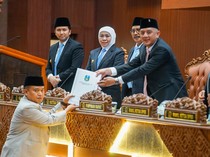 Khofifah-DPRD Jatim Sepakati 6 Perda Strategis Penguatan Tata Kelola BUMD