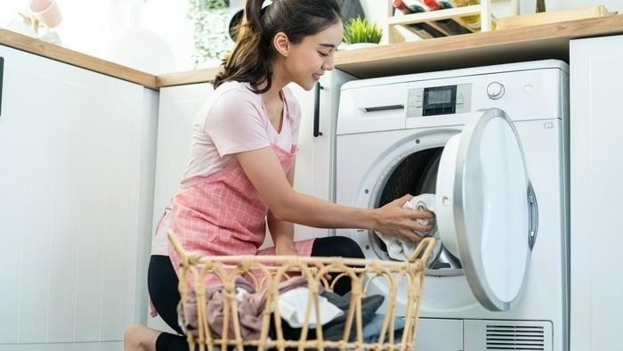 Jangan Lakukan Hal Ini saat Cuci Baju di Musim Hujan, Pokoknya Jangan!