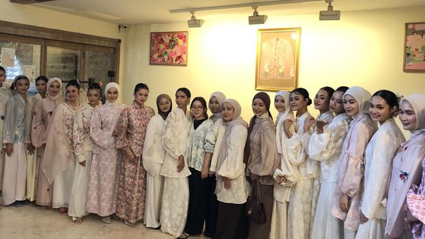 Koleksi Hari Raya dari Bwbyaz bertajuk Puspa Cita Raya. Bwbyaz menggelar eksibisi mulai dari (31/12/2025) dan (1/1/2026) terbuka untuk umum di Omah Warisan, Jakarta.