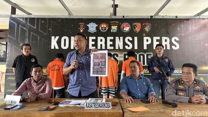 Admin Medsos Jadi Pengedar Sabu di Bone Ditangkap, 295 Pelanggan Diburu