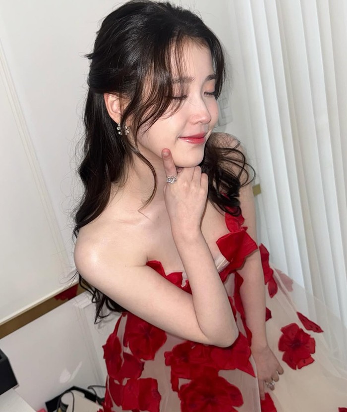 IU