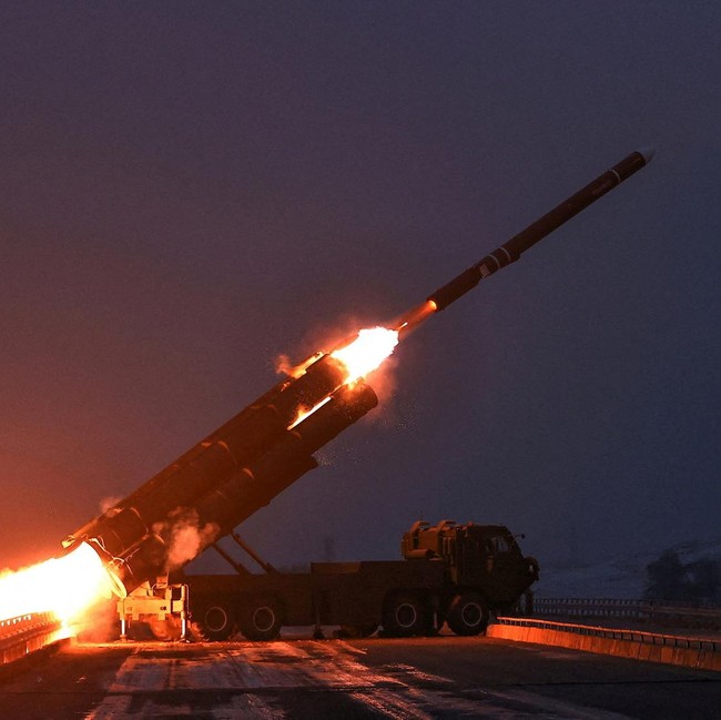 Jelang Tutup Tahun, Kim Jong Un Pamer Kesiapan Rudal Jelajah