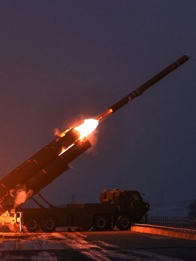 Jelang Tutup Tahun, Kim Jong Un Pamer Kesiapan Rudal Jelajah