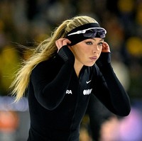 “Kemungkinan besar saya akan bertemu kalian di Olimpiade Milan untuk nomor 500 meter. Kejadian yang sangat disayangkan terjadi di nomor terbaik saya, 1.000 meter, pada hari Juma. Sekarang kami menunggu dan berharap saya mendapat kesempatan untuk meluncur di jarak yang telah memberi saya banyak emas Piala Dunia musim ini,” tulisnya. Foto: Getty Images/Soccrates Images