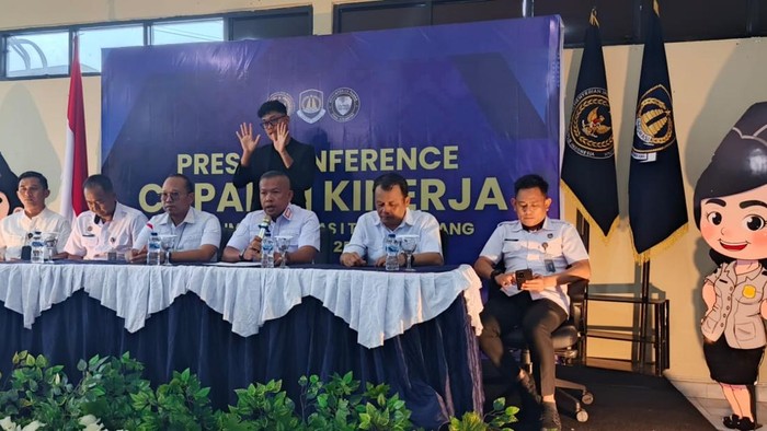 6 WNA Langgar Izin Tinggal Dideportasi Imigrasi Palembang