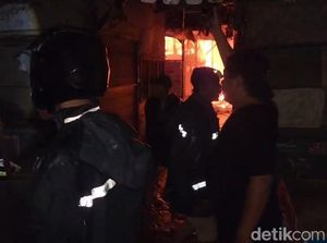 Kebakaran Hebat Hanguskan Ratusan Kios Pasar Lemahabang Cirebon