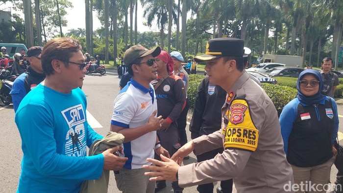 Keberangkatan buruh cimahi-KBB ke Jakarta dalam rangka demo UMSK