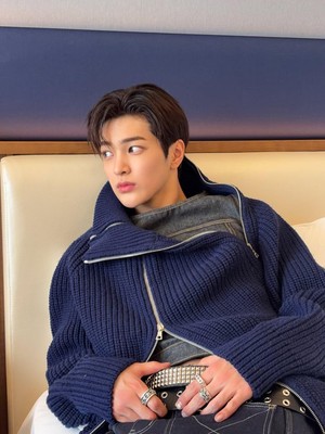 Potret 10 Member Grup K-Pop Rookie Paling Disayang Warlok