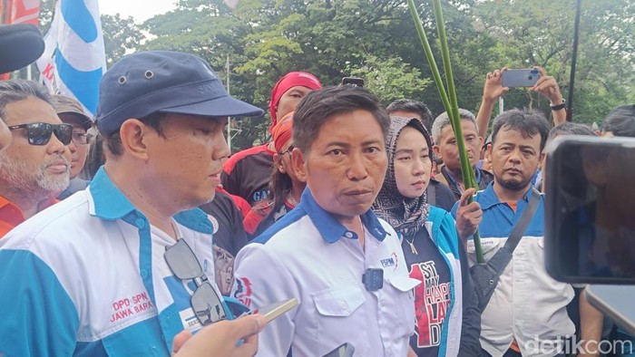 Buruh Protes UMP Temui Istana-Wamenaker: Gubernur DKI dan Jabar Akan Dipanggil