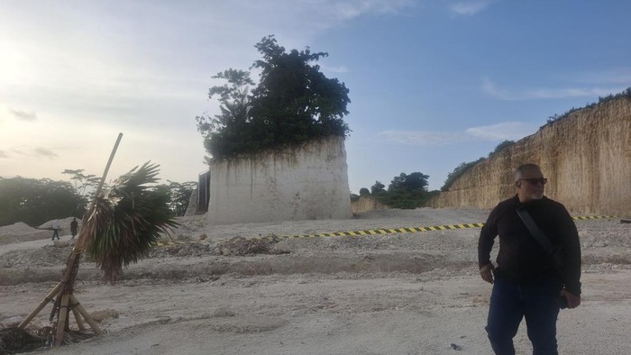 Ancaman Sanksi untuk Pengeruk Bukit Kapur yang Cuma Sisakan Pura