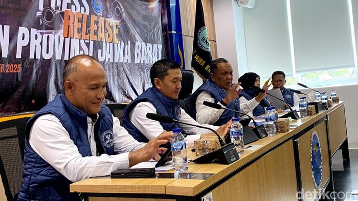 Konferensi pers akhir tahun BNNP Jabar