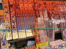 Jangan Asal Buang! Sisa Kembang Api Bisa Picu Bahaya di Rumah