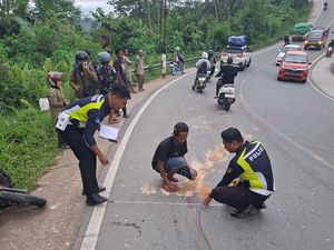 Pemotor Tewas Tabrakan Vs Truk di Poros Samarinda-Bontang, Kepala Luka Parah