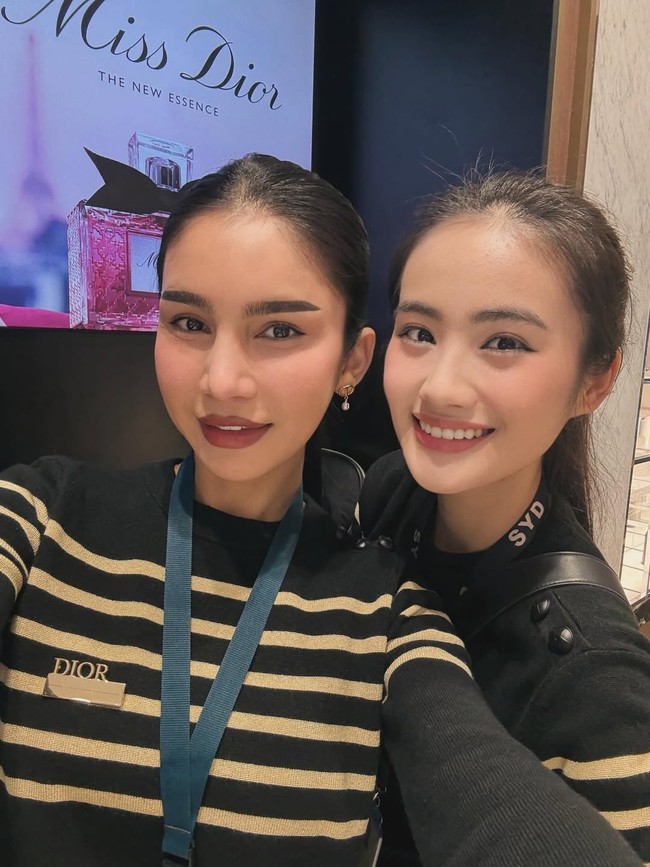 Setelah melalui proses wawancara, Huynh diterima bekerja di gerai Dior Bandara Sydney. Sebelumnya, ia juga sempat bekerja di toko sepatu. Foto: Instagram/@huynhtranynhi.1806