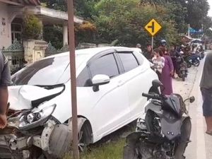 Pelajar SMA di Lebak Bawa Mobil Tabrak 3 Pemotor hingga Luka-luka