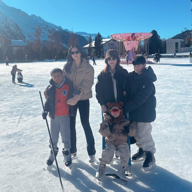 Nia Ramadhani dan Nagita Slavina Meet Up Bareng Anak Main Salju di Swiss