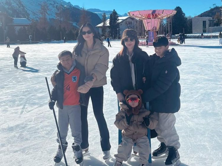 Nia Ramadhani dan Nagita Slavina Meet Up Bareng Anak Main Salju di Swiss