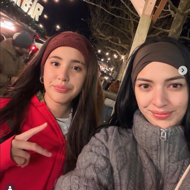 Foto Nia Ramadhani dan Mikhayla Liburan di Belanda, Ibu-Anak Cantik Maksimal